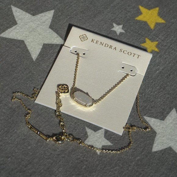 Kendra Scott Elisa Gold Pendant Necklace in Iridescent Drusy - Picture 3 of 3